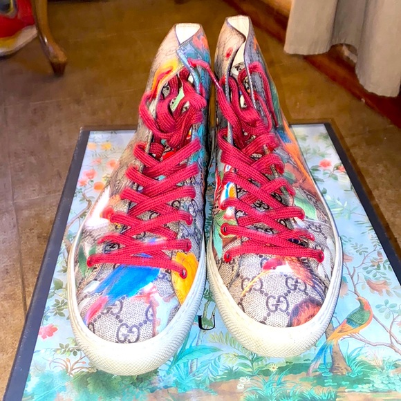 High top Gucci Shoes with Colorful Birds Printed and a metal tiger on the tongue - Picture 2 of 13